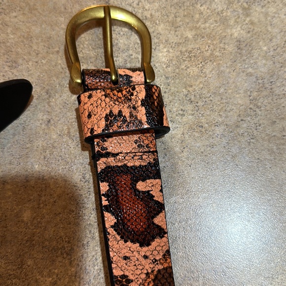 Women’s belt size small from end to end measures about 39.5” - Picture 2 of 3